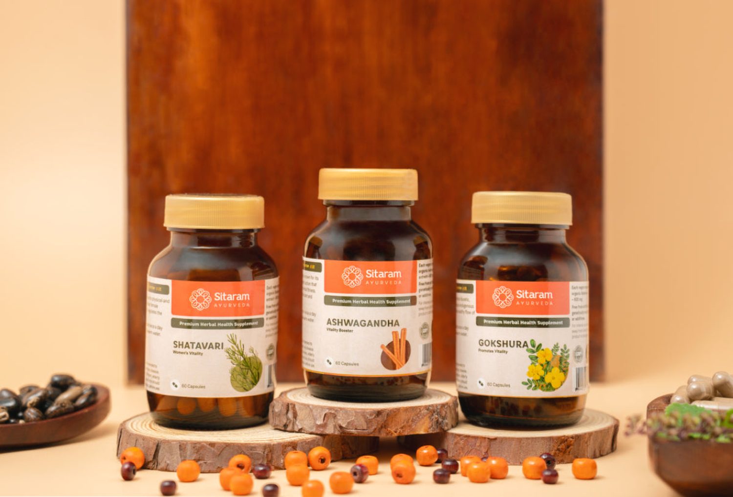 Femme tenant une fleur dans un geste Namaskar pour Sitaram Ayurveda